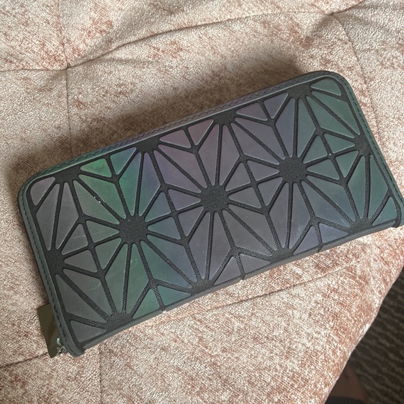 Holographic wallet with a lot of space! - Picture 3 of 3